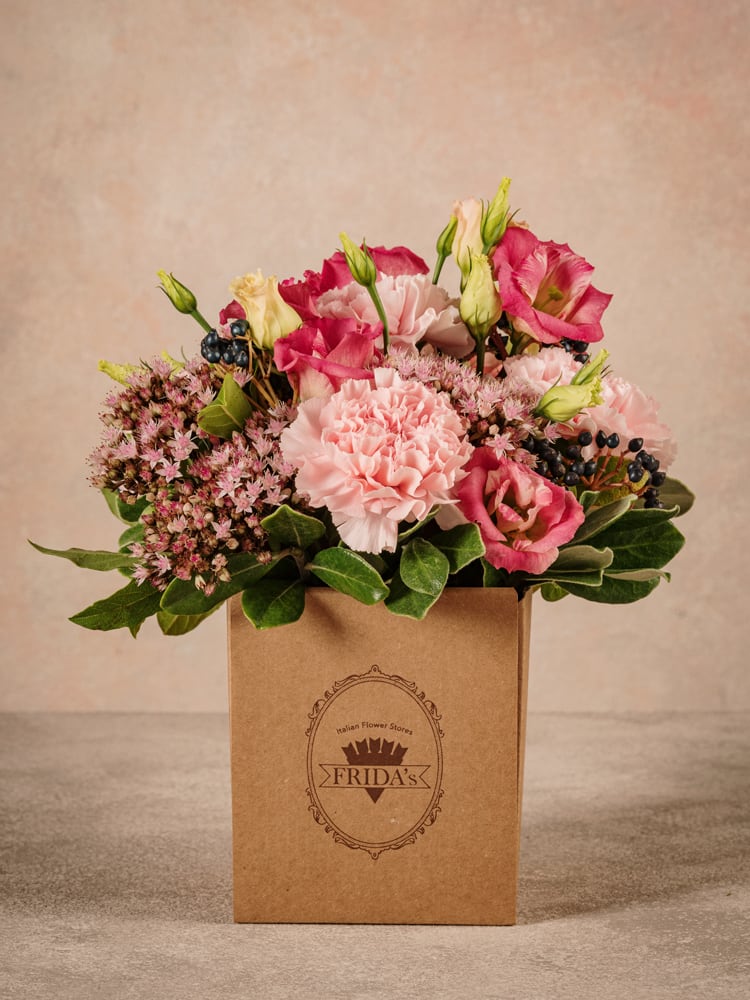 Box Romantico Bouquet Di Fiori Rosa In Box Frida S